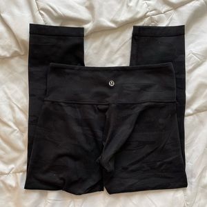 Dark camo lulu leggings size 4